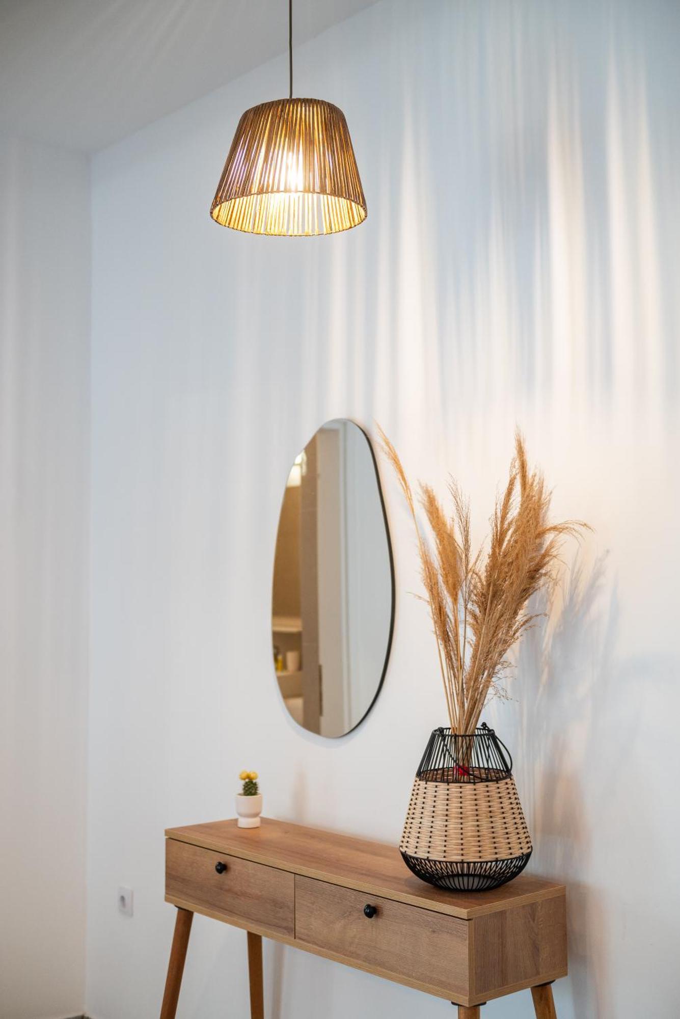 New Modern In Center Apartment *