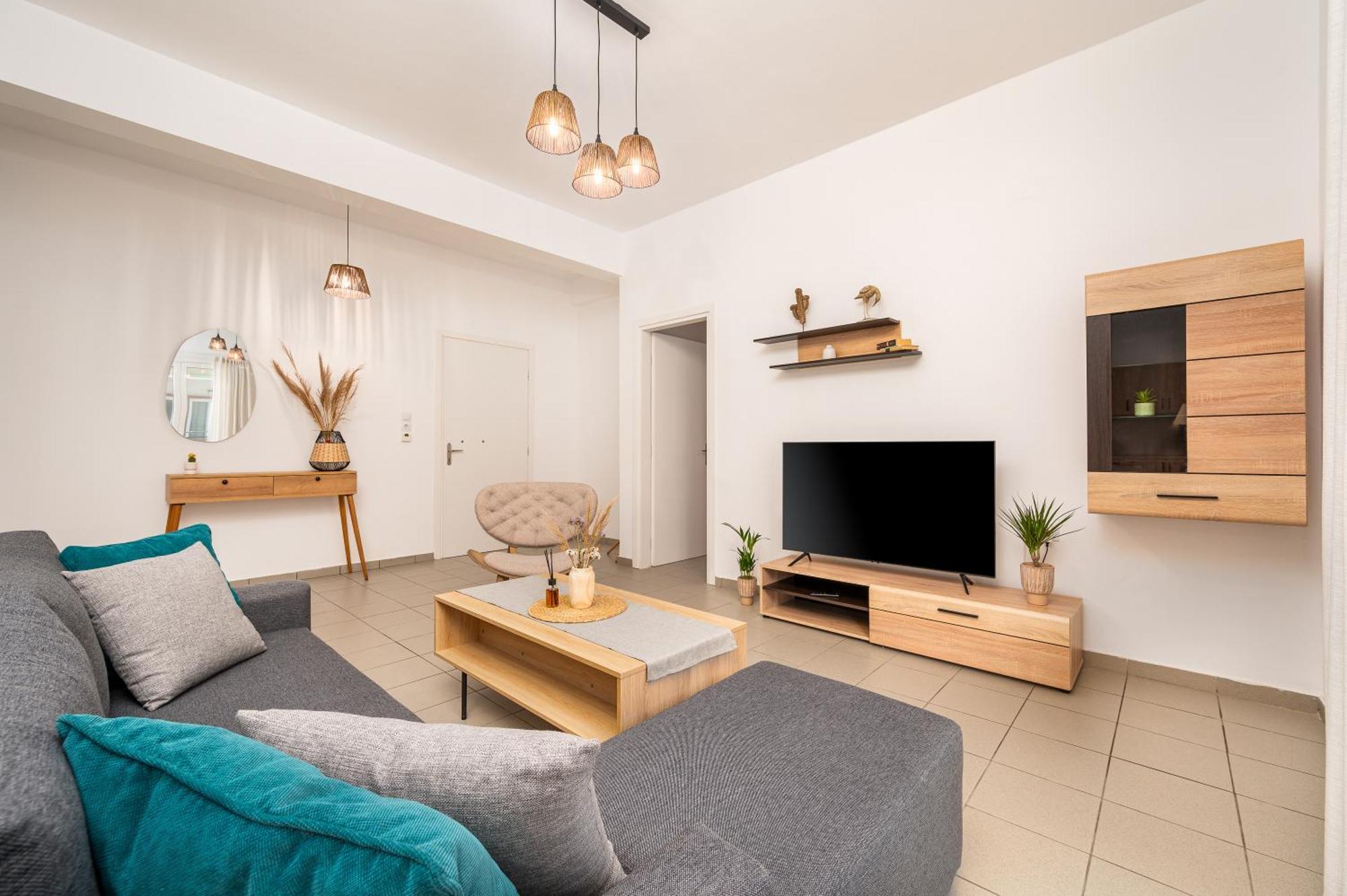 New Modern In Center Apartment