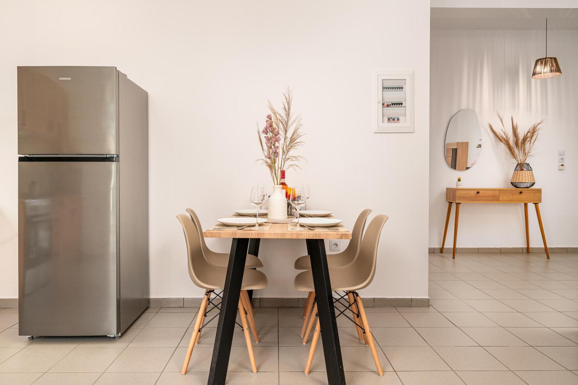 New Modern In Center Apartment *